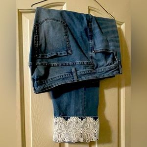 Lane Bryant Capri with awesome lace bottoms. Size 20 inseam 25” (Make an offer)